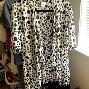 Black & White LuLaRoe Lindsay Kimono - NWOT Small